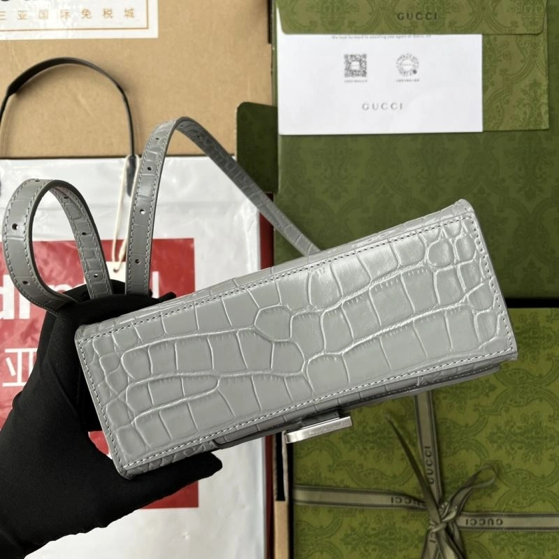 Sporty Gucci Top Handle Bags 74412