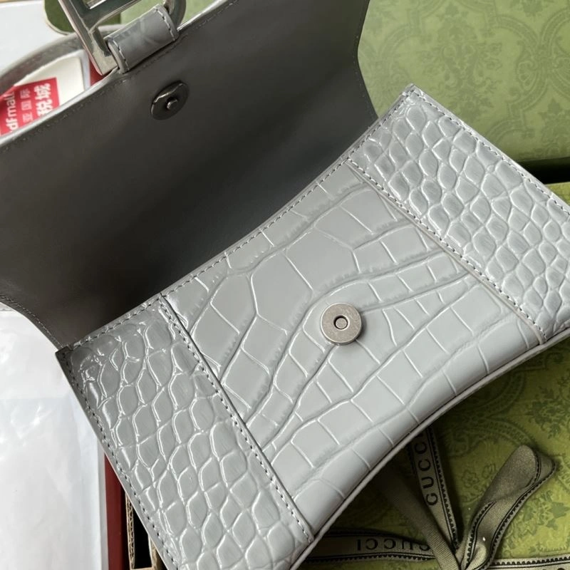Sporty Gucci Top Handle Bags 74412