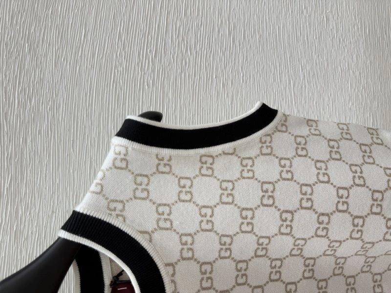 Gucci Vest Minimalist 124243