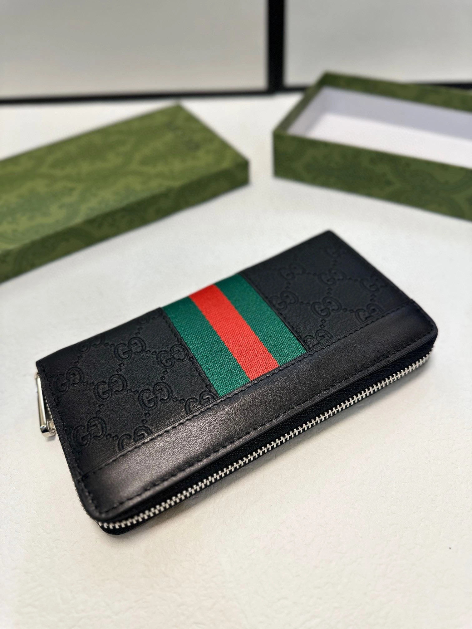 Vibrant Gucci Wallets Purse 93087