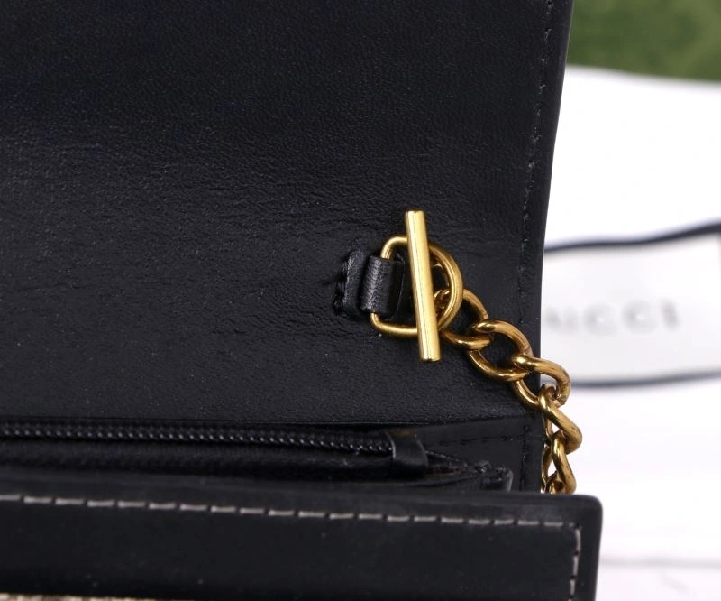 Bold Gucci Wallets Purse 88130