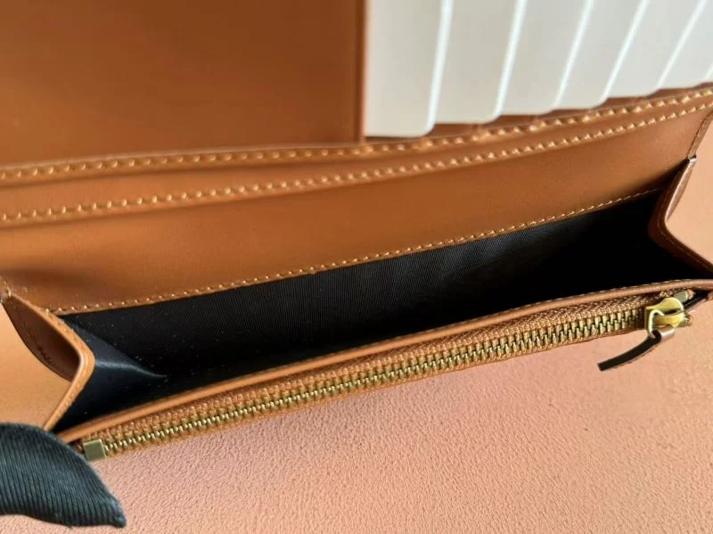 Gucci Wallets Purse Bold 49550