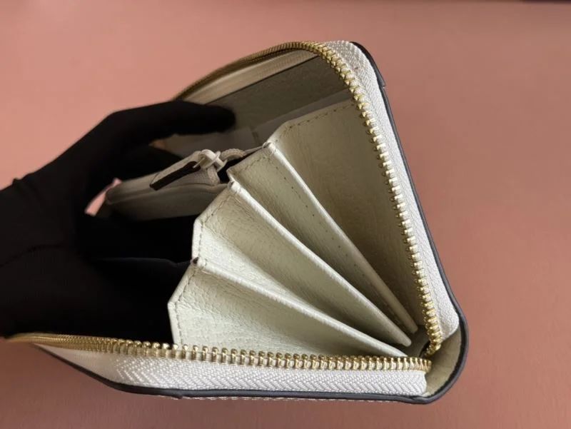 Gucci Wallets Purse Sleek 49515