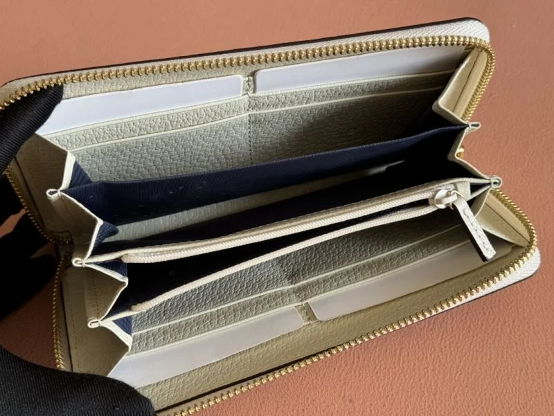 Gucci Wallets Purse Sleek 49515