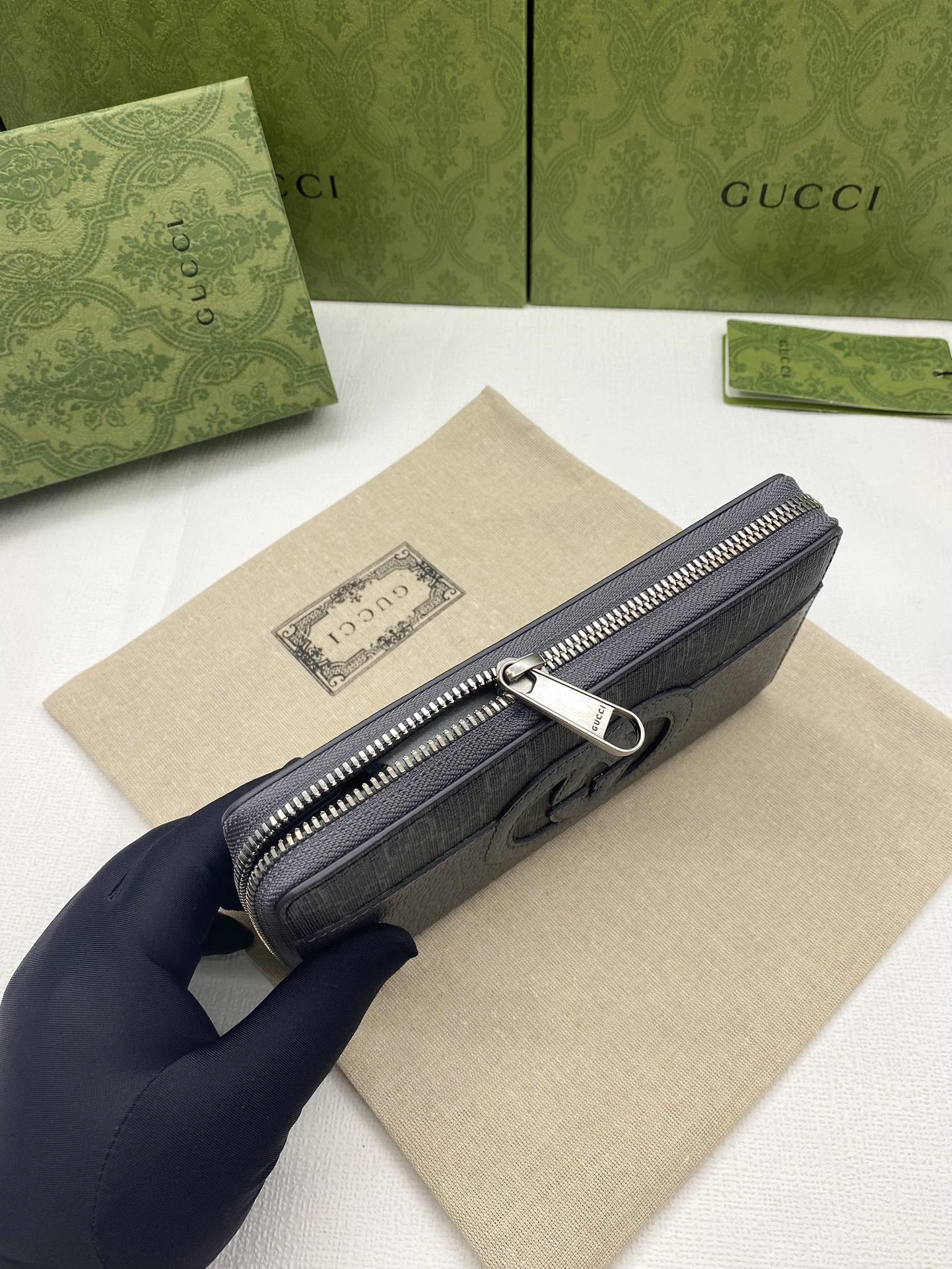 Gucci Wallets Purse WaterResistant 56868