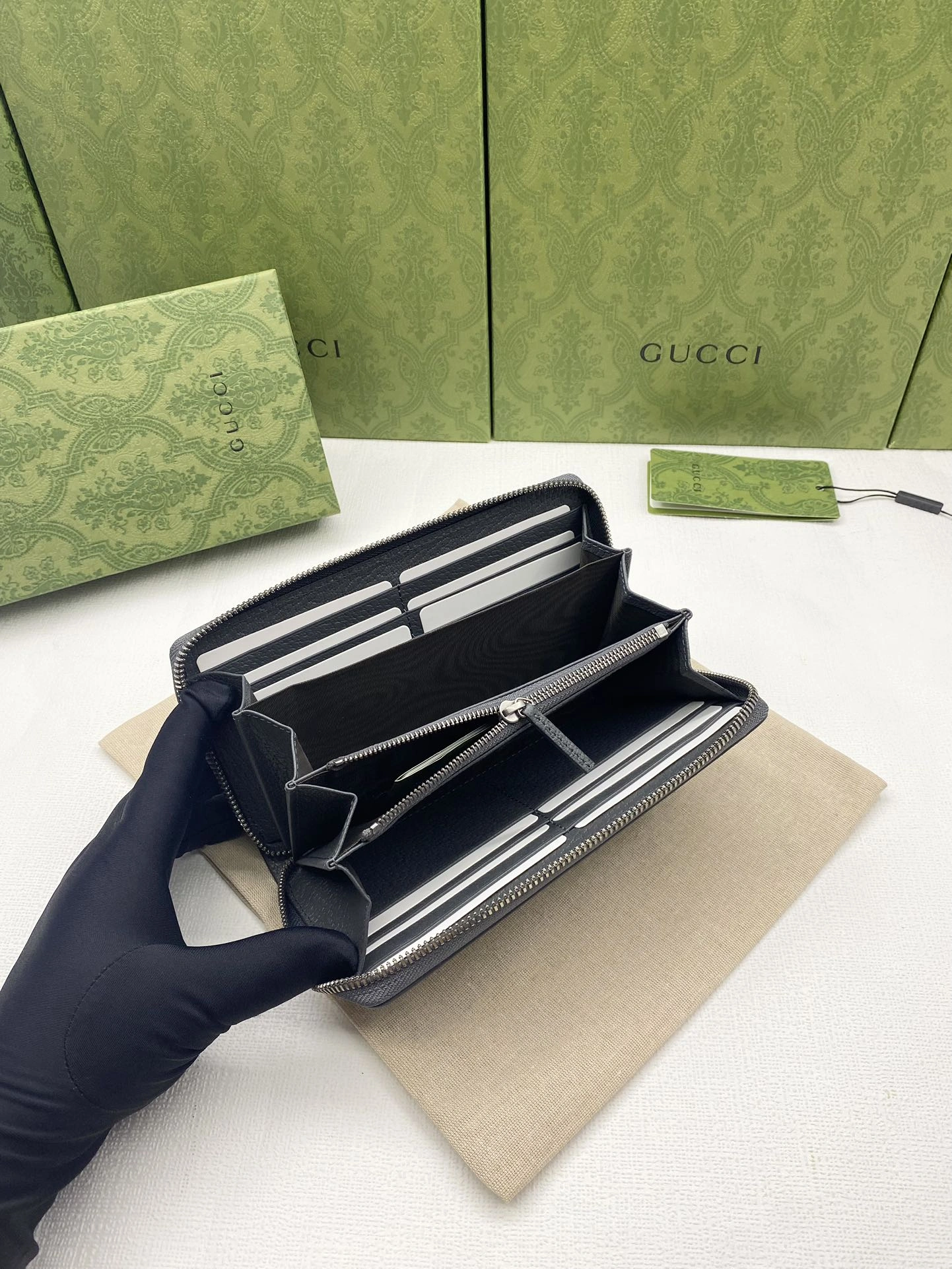 Gucci Wallets Purse WaterResistant 56868