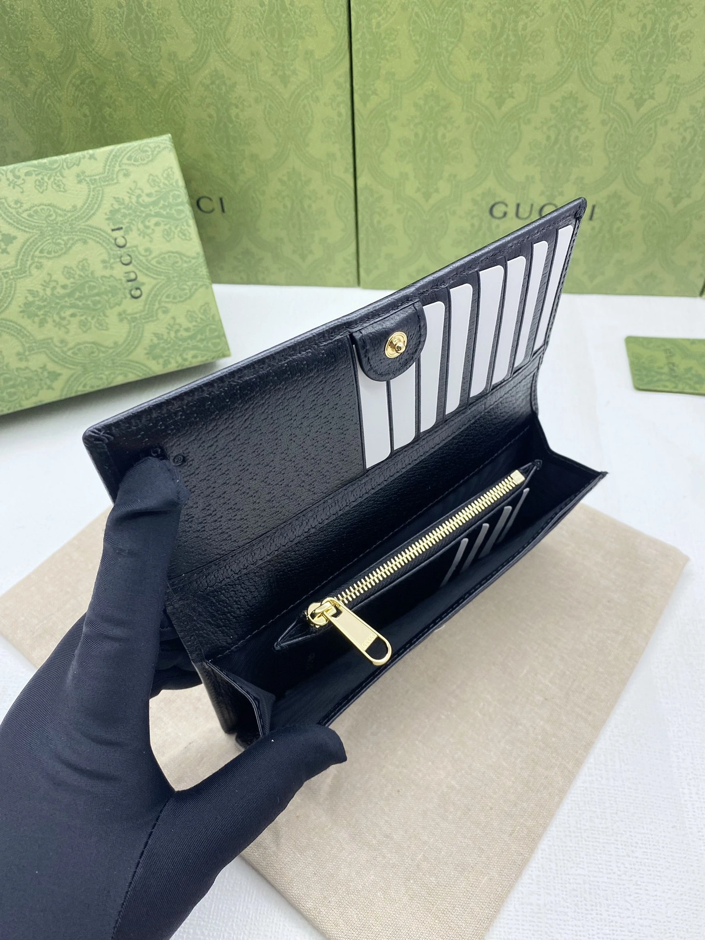 Gucci Wallets Purse Versatile 56856