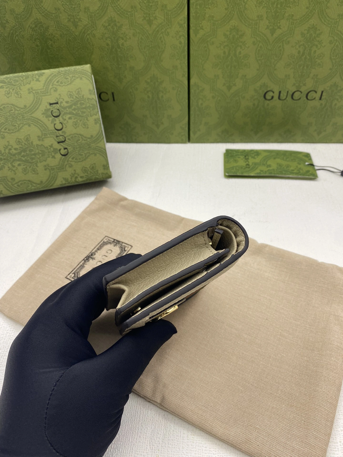 Breathable Gucci Wallets Purse 56847