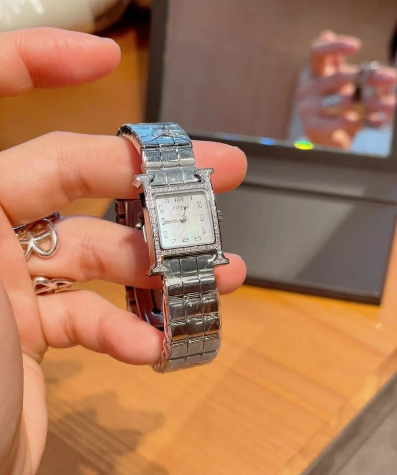 Resilient HERMES Watches 183802