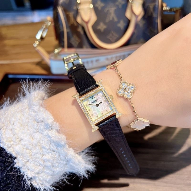 Casual HERMES Watches 183641