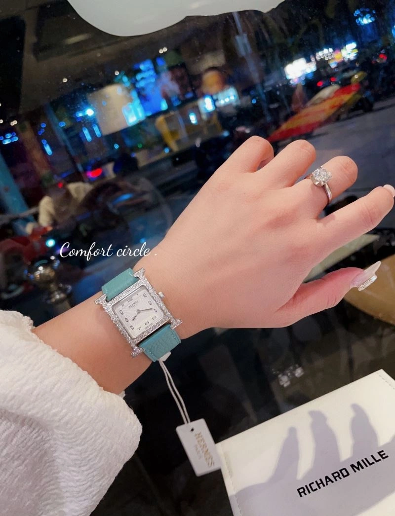 Versatile HERMES Watches 183575