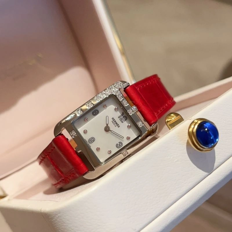Sleek HERMES Watches 183545