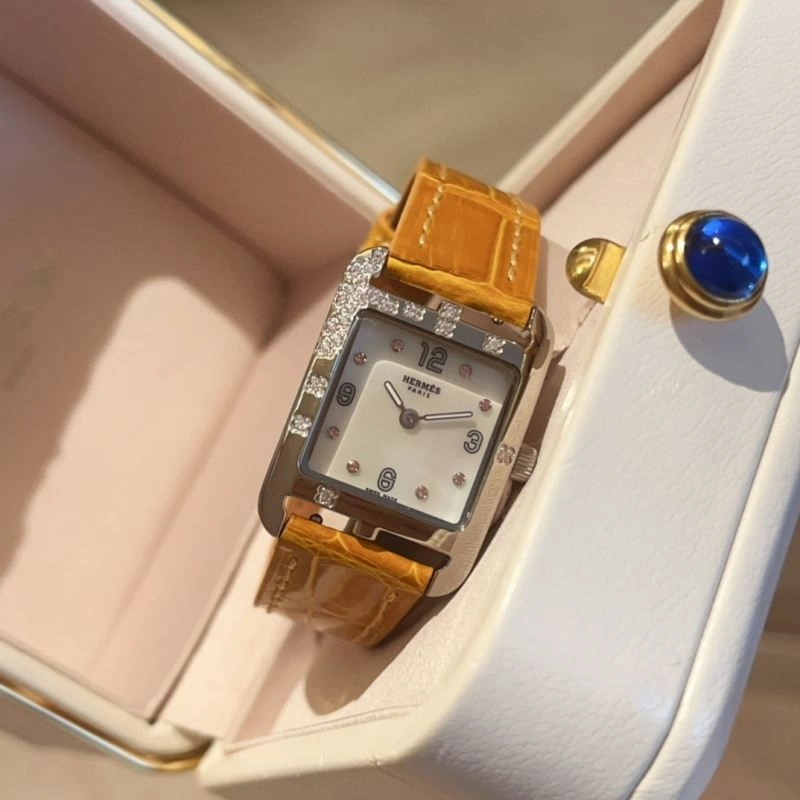 Sleek HERMES Watches 183545