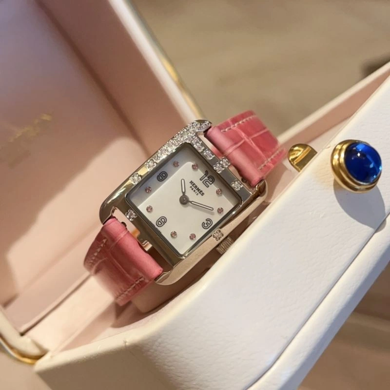 Sleek HERMES Watches 183545