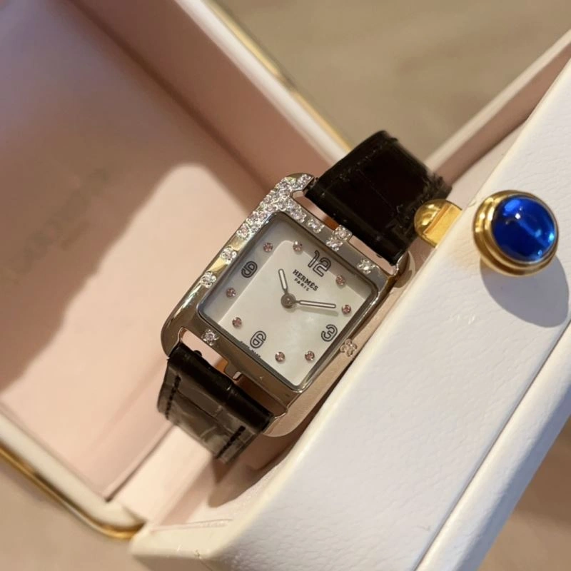 Sleek HERMES Watches 183545