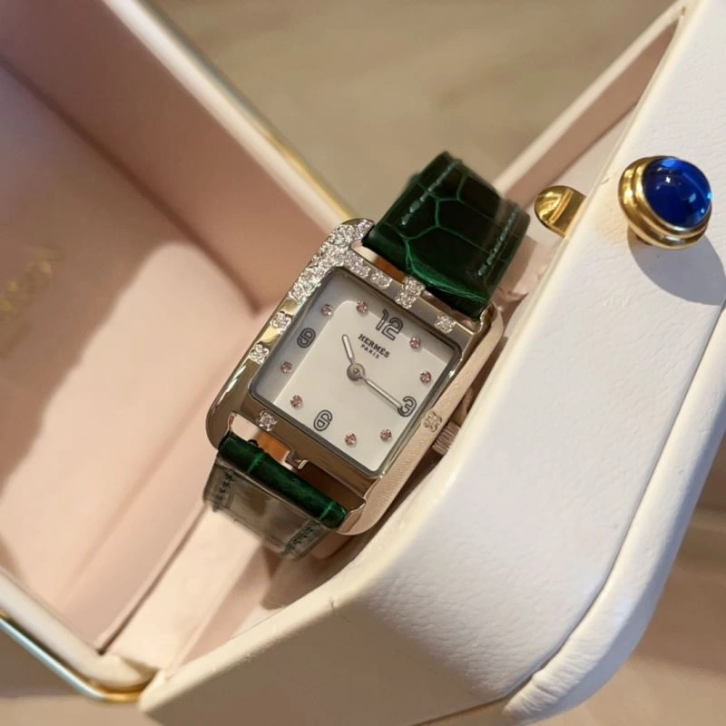 Sleek HERMES Watches 183545