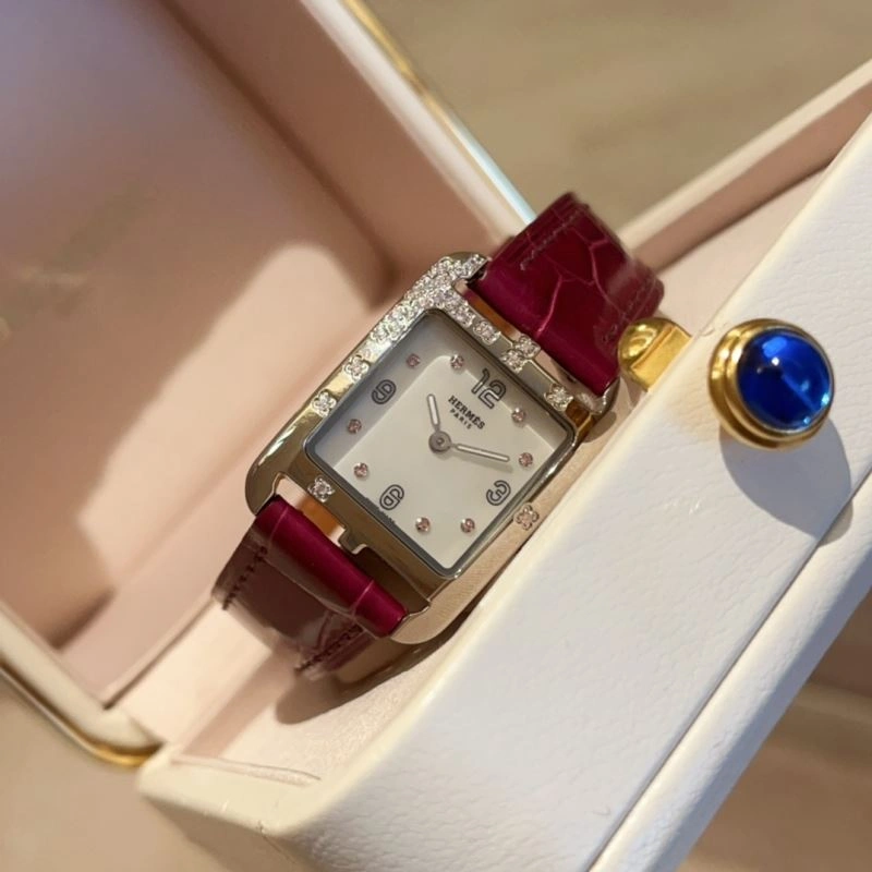 Sleek HERMES Watches 183545