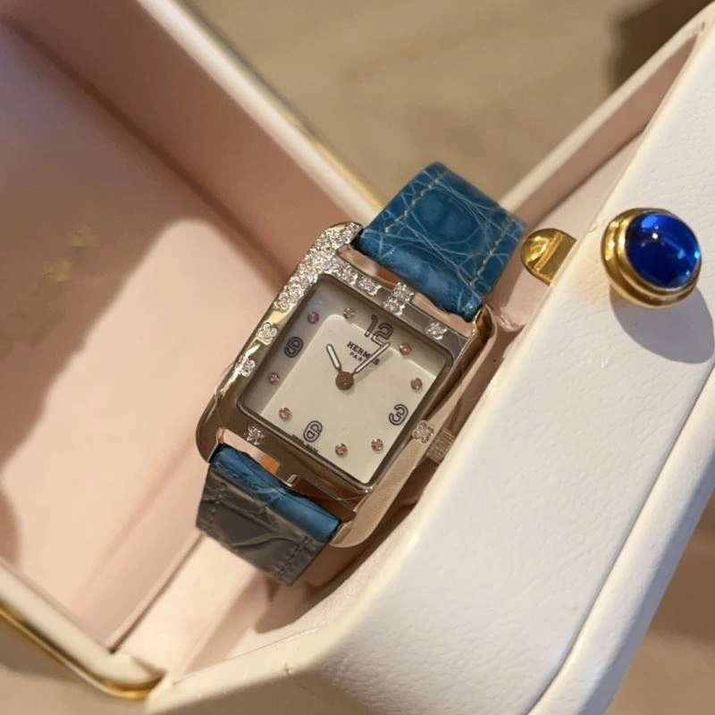 Sleek HERMES Watches 183545