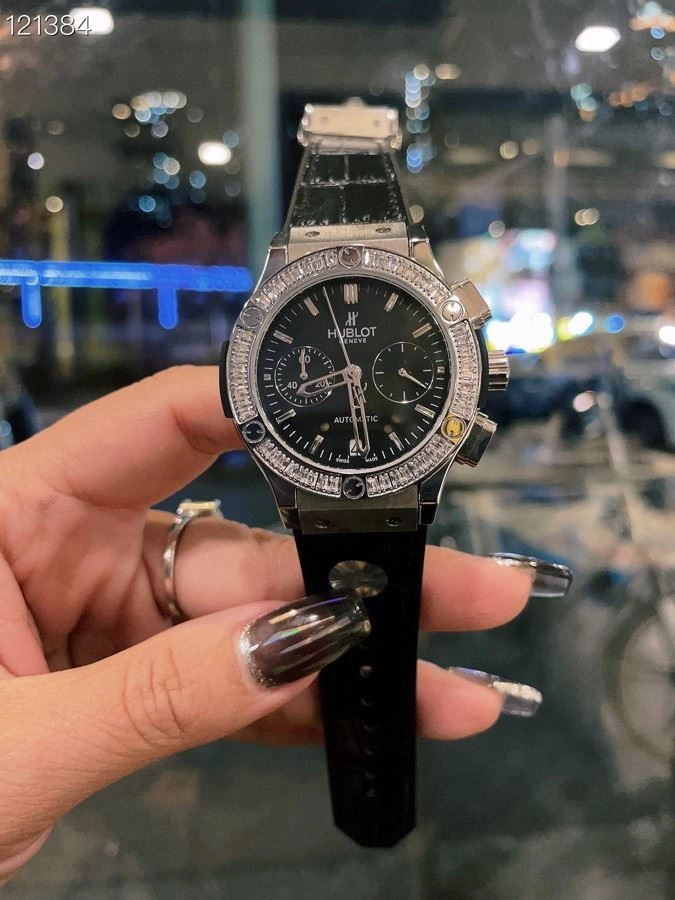 Flexible HUBLOT Watches 184427