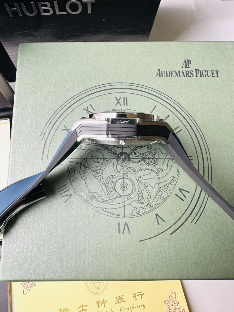 Flexible HUBLOT Watches 184060