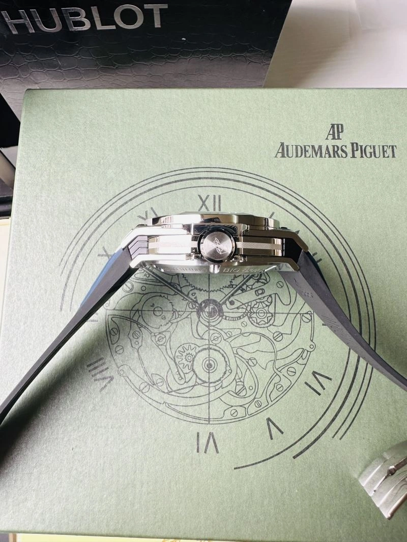 Flexible HUBLOT Watches 184060