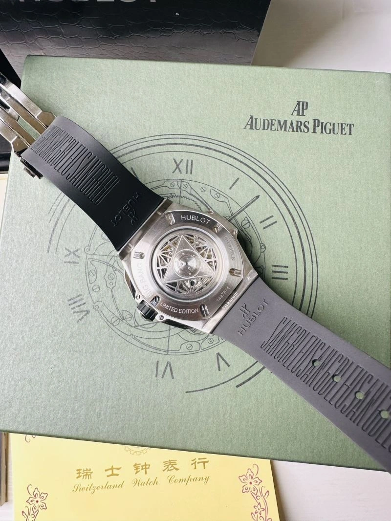 Flexible HUBLOT Watches 184060
