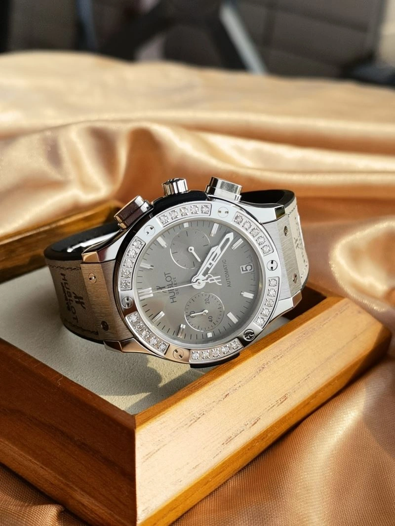 Colorful HUBLOT Watches 183878