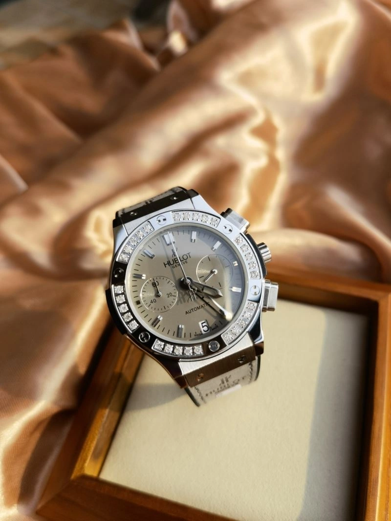 Colorful HUBLOT Watches 183878