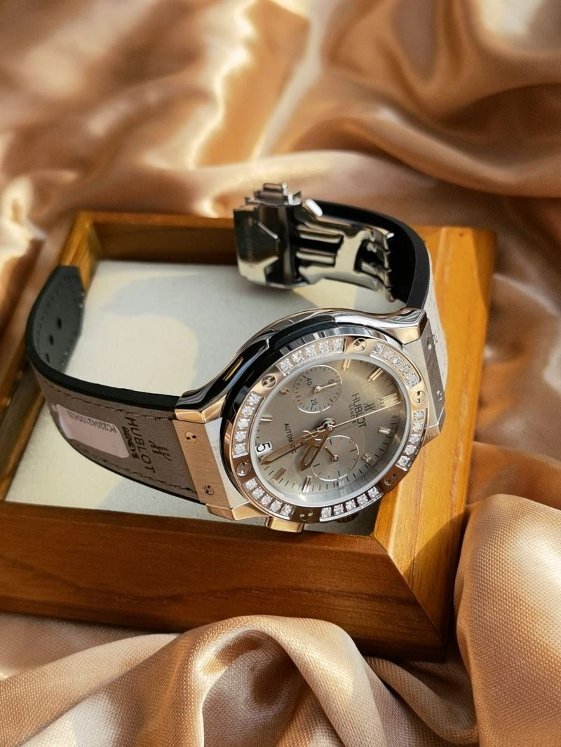 Colorful HUBLOT Watches 183878