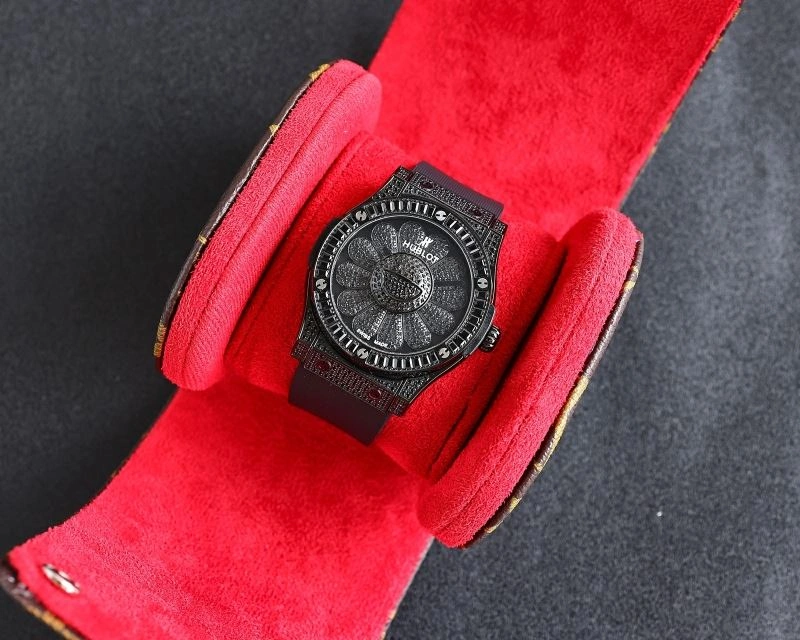 Effortless HUBLOT Watches 184018