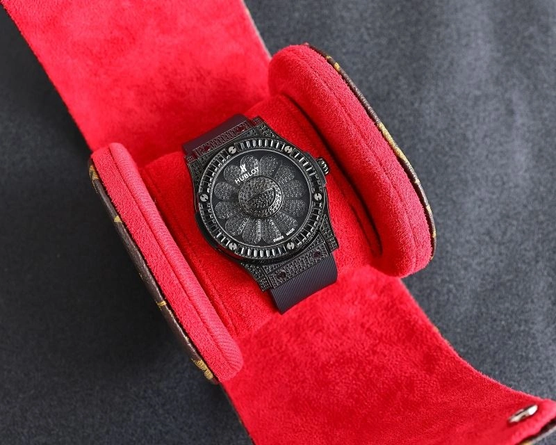 Effortless HUBLOT Watches 184018