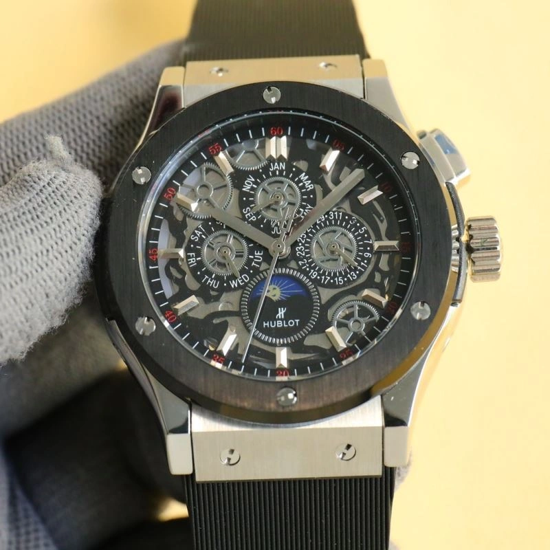 Versatile HUBLOT Watches 183908