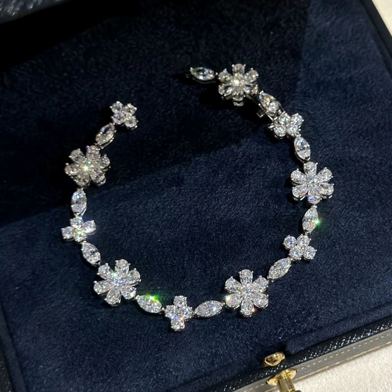 Functional Harry Winston Bracelets 213905