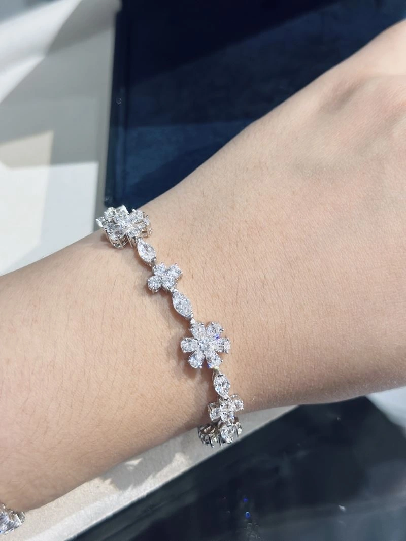 Functional Harry Winston Bracelets 213905