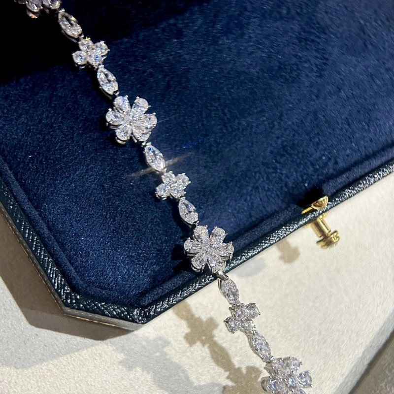 Functional Harry Winston Bracelets 213905