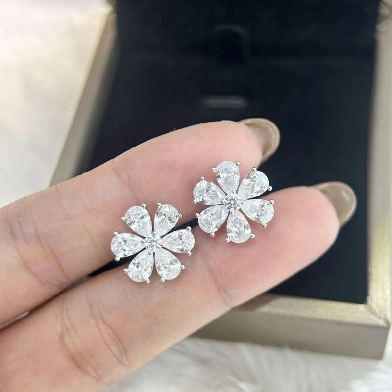 Casual Harry Winston Earrings 213912
