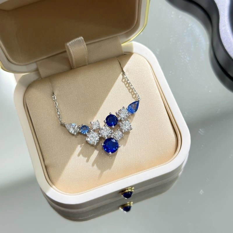 Versatile Harry Winston Necklaces 213470