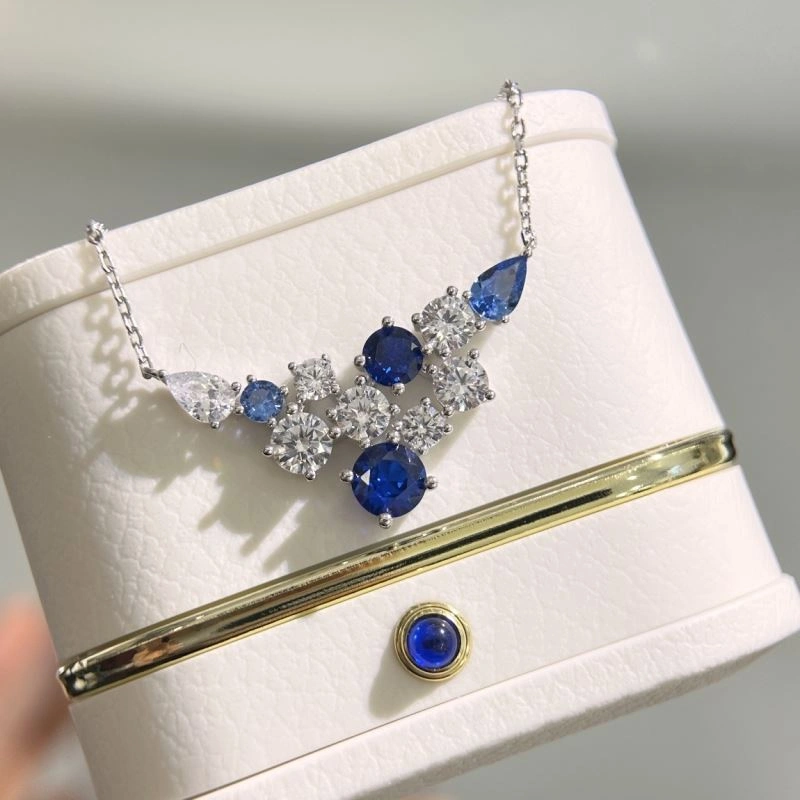 Versatile Harry Winston Necklaces 213470