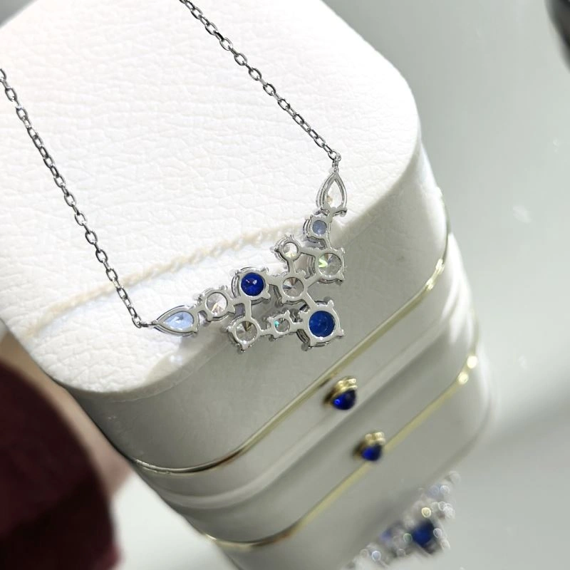 Versatile Harry Winston Necklaces 213470
