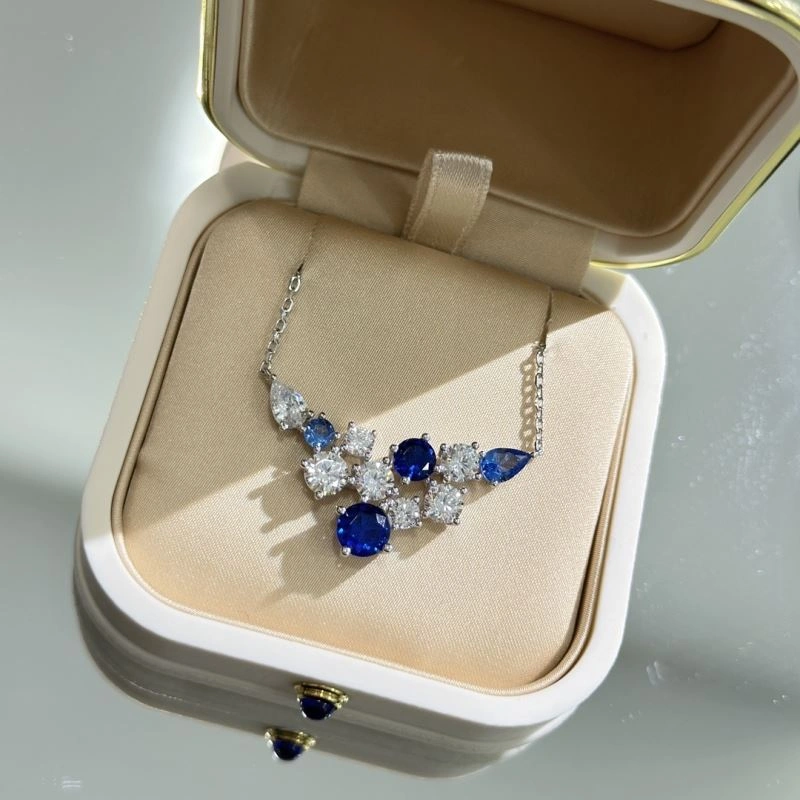 Versatile Harry Winston Necklaces 213470