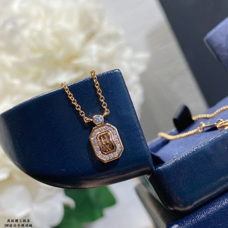 Versatile Harry Winston Necklaces 211964