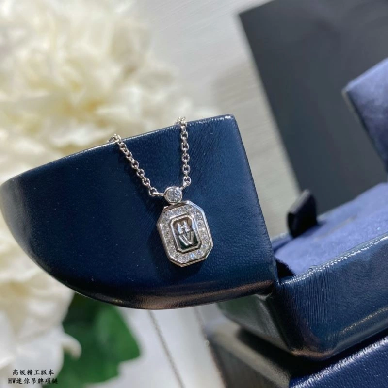 Versatile Harry Winston Necklaces 211964