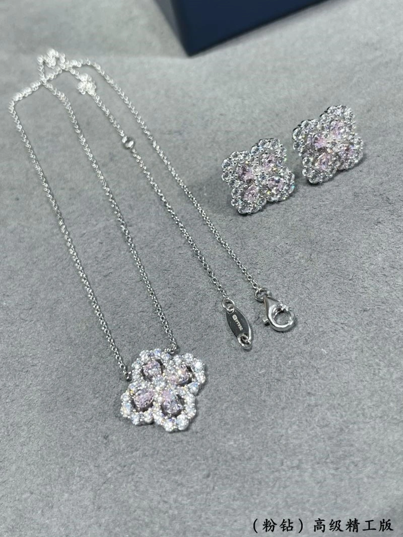 ModernLook Harry Winston Necklaces 210630