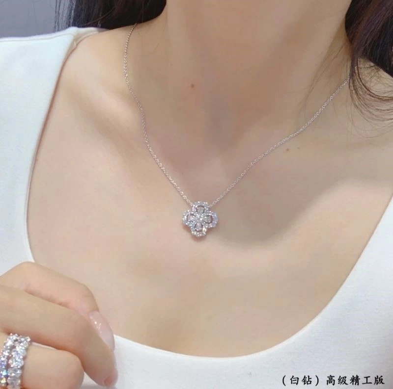 Harry Winston Necklaces Packable 210617