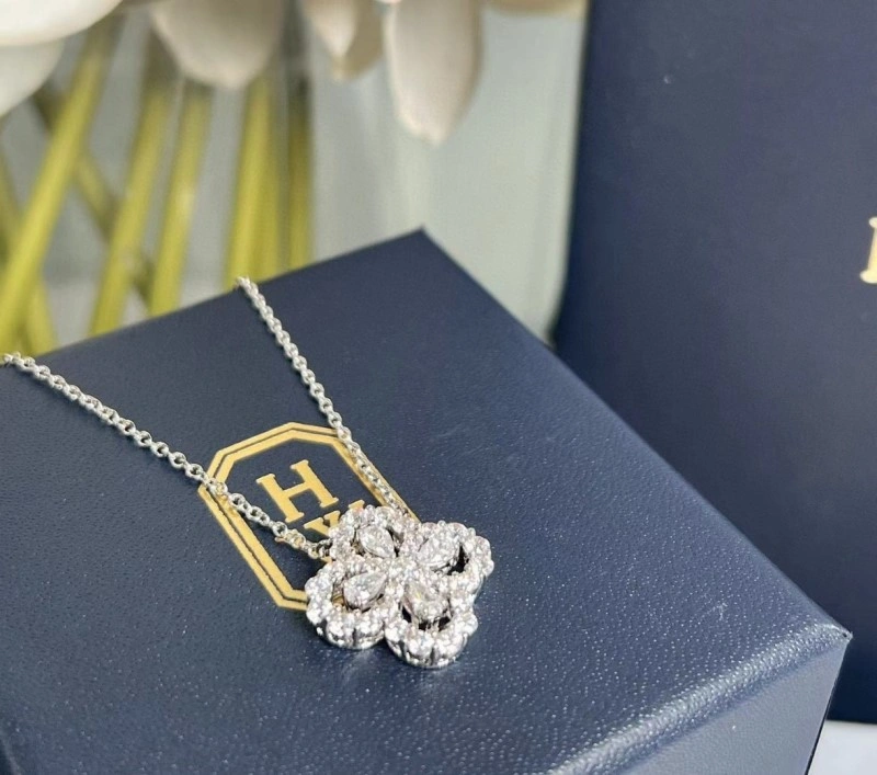 Lightweight Harry Winston Necklaces 208677