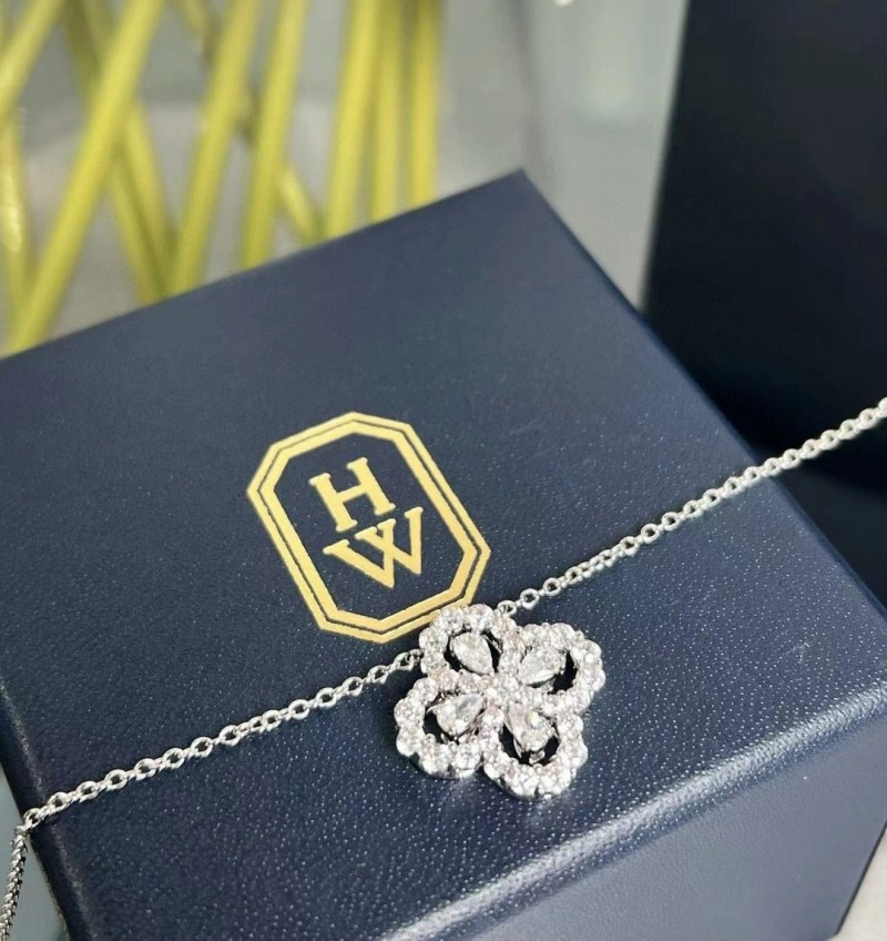 Lightweight Harry Winston Necklaces 208677