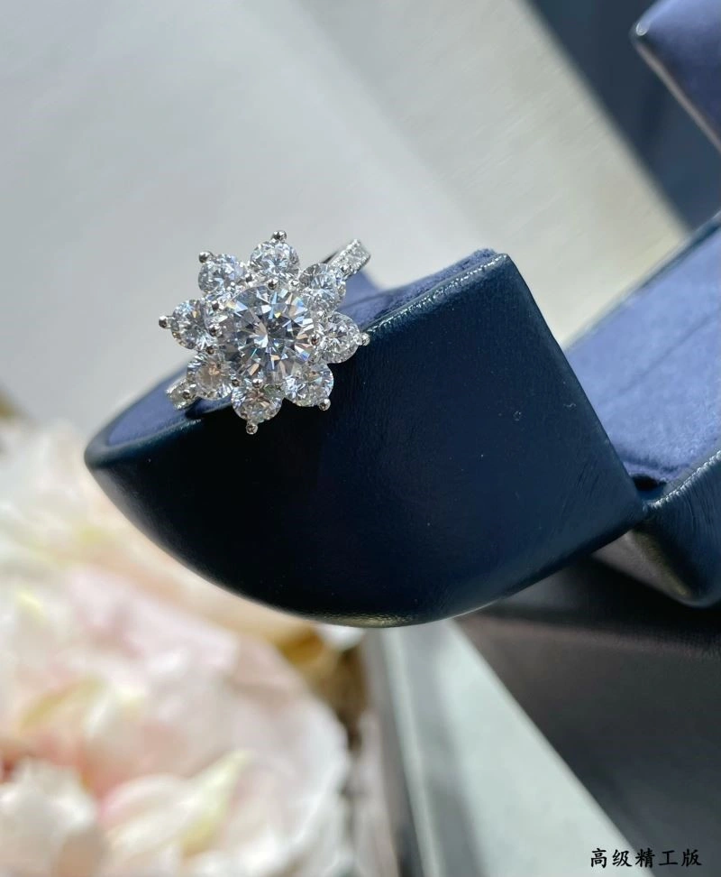 Harry Winston Rings Snug 210626