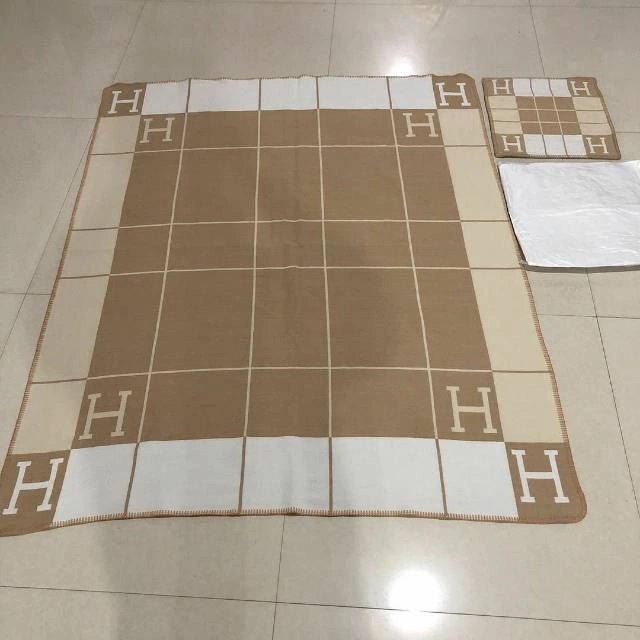 Durable Hermes Blanket 256658