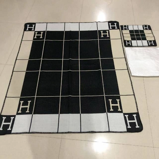 Durable Hermes Blanket 256658