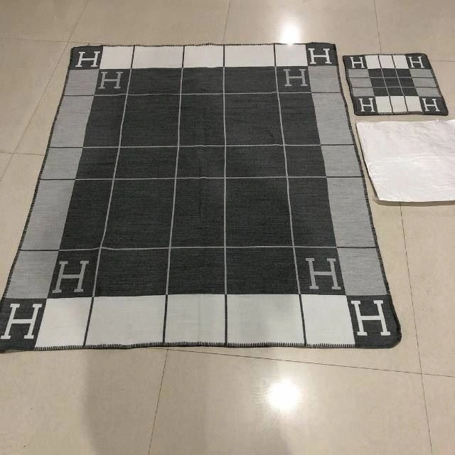 Durable Hermes Blanket 256658
